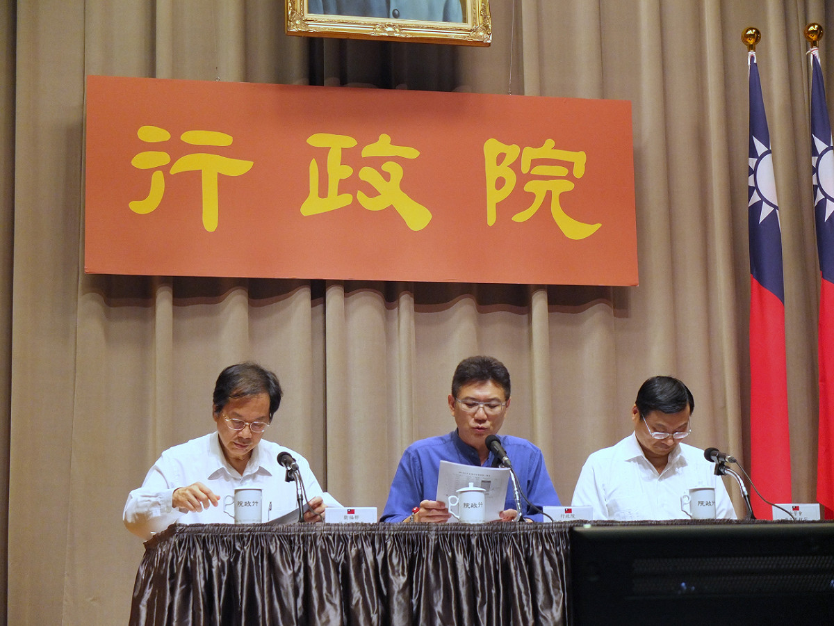 行政院25日指出，今年夏天電力吃緊，若有任何大型機組無法運轉，連民生用電都要分區供電。圖：翁嫆琄/攝