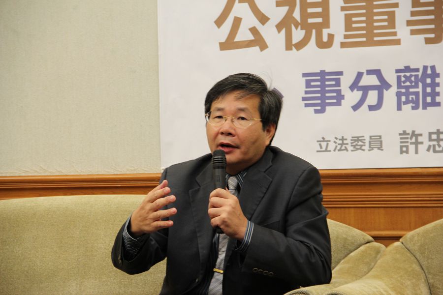 許忠信表示，公視的董事任命，應該人事分離，降低董監事同意門檻為2/3，而董事會對於重大事項的變更，則需要3/4同意。圖：謝仁烜／攝
