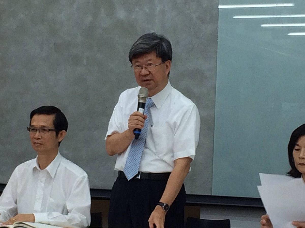 教育部長吳思華表示，將對週四晚間夜襲教育部的學生提告。圖：符芳碩/攝