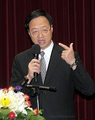 行政院長江宜樺今(23)日表示，公文採取「日據」這個用詞，是任何一個有尊嚴的國家都會使用的方式。圖片來源：中央社