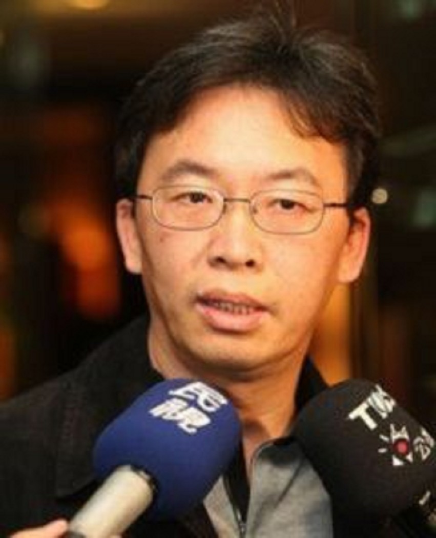 公視董事會自從8名董事遭假處分後，董事會多次因出席人數不足公視法規定，被迫延用內政部會議規範開會，使得外界對鄭同僚評價褒貶不一。圖片來源：中央社