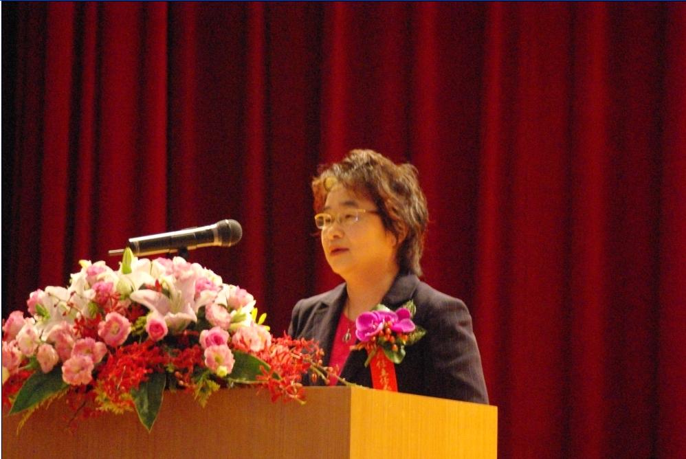 行政院長陳冲昨(31)日對NCC近日作出旺中併購案有條件通過的時機與決策大表不解後，NCC前主委蘇蘅今(1)日在NCC委員交接典禮致詞時，砲火指向陳冲，批評陳冲隨媒體起舞。圖:林靖堂/攝。