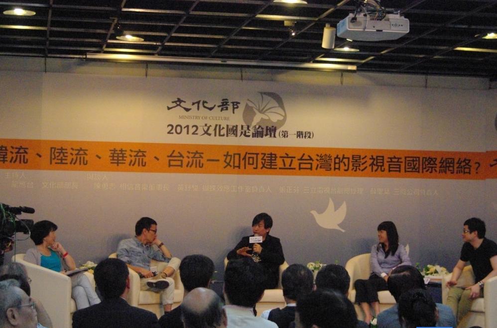 文化部19日舉辦第5場文化國是論壇「如何建立臺灣的影視音國際網絡？」三立電視台副總經理張正芬向文化部建議，應當鬆綁置入性行銷，讓台灣媒體在製作戲劇與綜藝節目上，能有更多資源製作優質的節目、留住更多人才。圖：林靖堂/攝