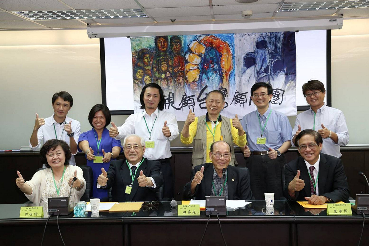 民視電視台6日成立民視顧問團，包含老中青3代。圖：林雨佑/攝