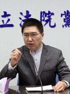國民黨立院黨團政策會林鴻池今(21)日表示，有必要修改《公視法》，將公視董監事會產生的比例由現行的3/4，降至最起碼2/3或1/2的比例。圖片來源:中央社