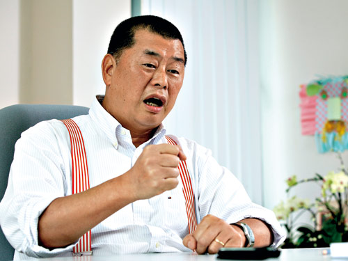 港台《蘋果日報》網站也遭駭客攻擊，壹傳媒集團主席黎智英上午回應表示無奈，「這時間他一定搞你」。圖：中央社資料照片