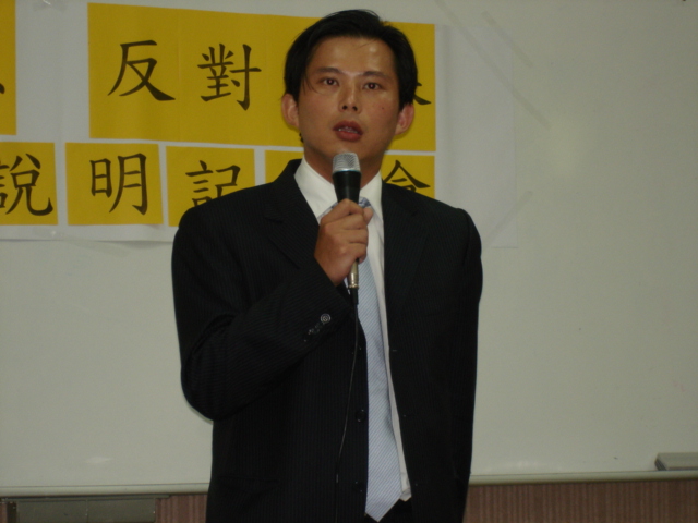 針對旺旺中時集團從26日開始就持續指控中研院法律學研究所副研究員黃國昌本週三(25日)疑似雇用「走路工」至NCC前抗議，黃國昌今(27)日下午公開澄清，鄭重否認與「走路工」有所牽連。圖：賴義中/攝