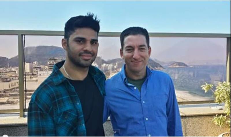 記者葛蘭‧格林沃德(Glenn Greenwald)與其伴侶大衛‧米藍達(David Miranda)。圖：截自youtube影片。