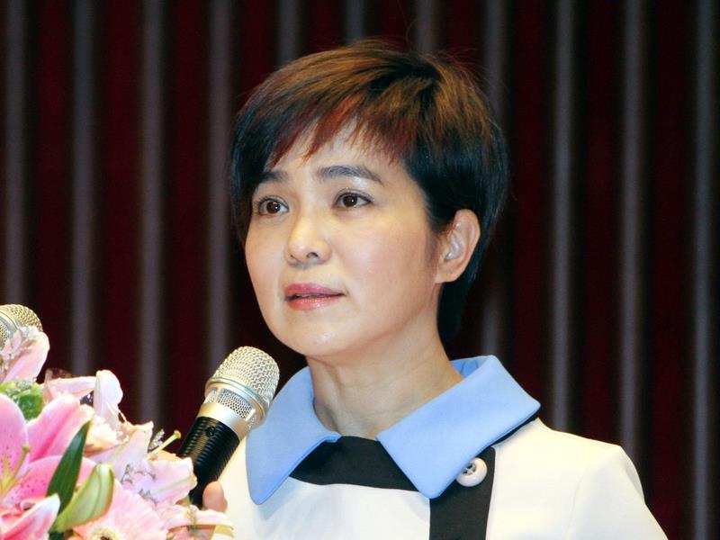 前主播李艷秋（圖）21日投書報社，感嘆現在文字媒體以罩杯為電視女主播分類，卻遭自由時報網站登出「李艷秋其實是A書女主角」。李艷秋22日在臉書說，要告自由時報。圖：中央社資料照片
