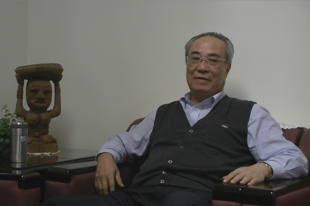 監委吳豐山14日接受新頭殼專訪指出，黃哲斌是「新聞界的良心」。至於這項「壯士斷腕」的舉動是否會造成現行媒體生態的改變？吳豐山卻說，「我並不樂觀」，尤其是，現任總統馬英九在競選時，曾公開承諾「反政治性置入行銷」，如今不但沒有落實，還變本加厲，簡直是「政府帶頭欺騙」。圖片：吳俊德攝影
