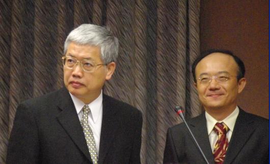 立法院臨時會今(24)日審查NCC委員人事案，立委向石世豪質疑，如何防止NCC委員枕邊細語間忘了利益迴避，石世豪回「枕邊細語不是主委監管範圍」。圖：林靖堂/攝。