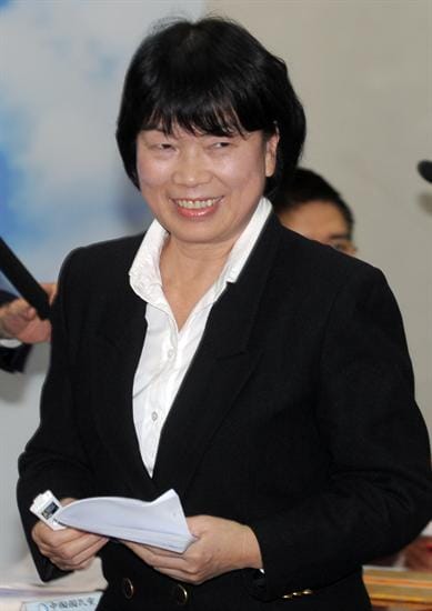 文化部長龍應台今（21）日建議解散公視董監事審查委員會，比照「國家文化藝術基金會」的作法，由文化部核定後送行政院核定就算數，不需經過立法院。圖片來源：中央社資料照片