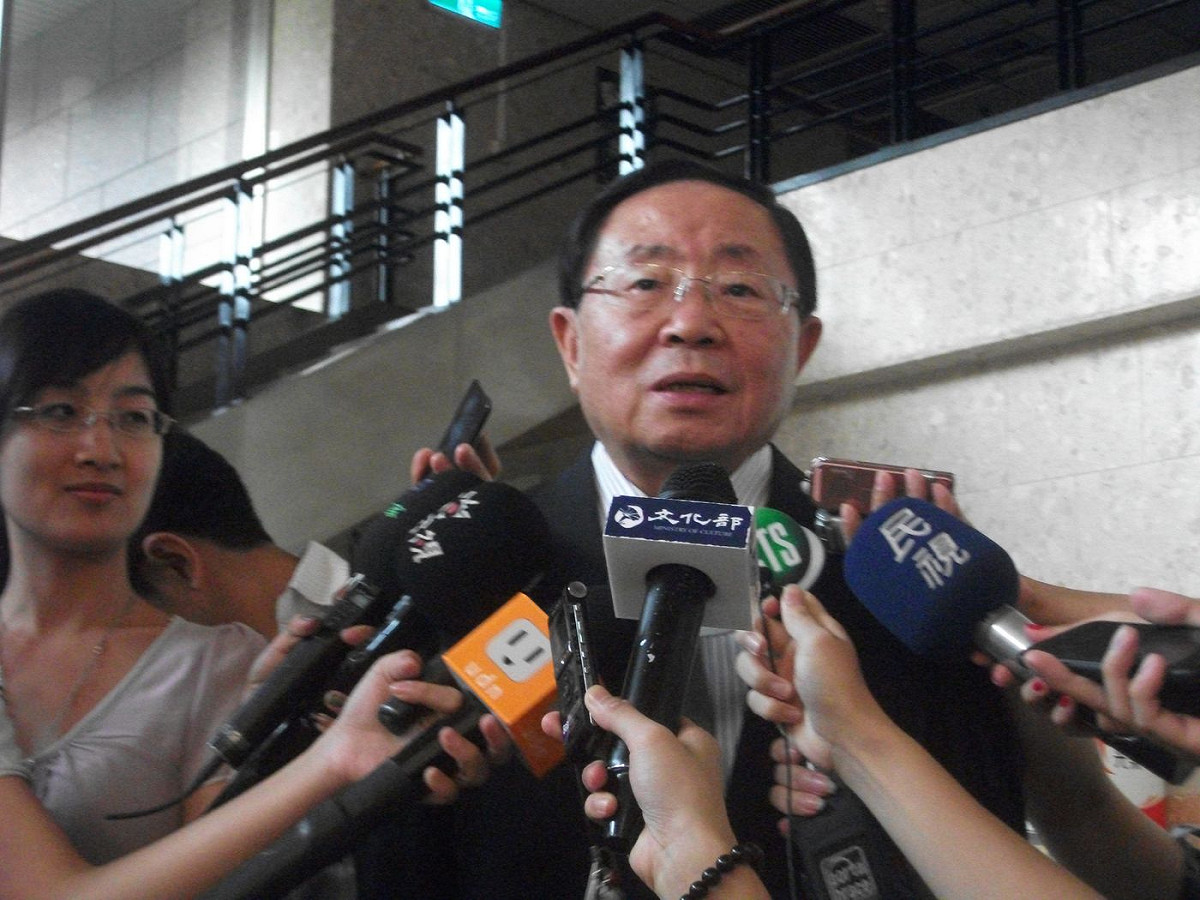 第5屆公視董事今（29）日下午召開第1次董事會遴選新任董事長，經過了1個小時的票選，前新聞局長邵玉銘獲得過半數的董事支持，接任董事長。圖：涂鉅旻/攝