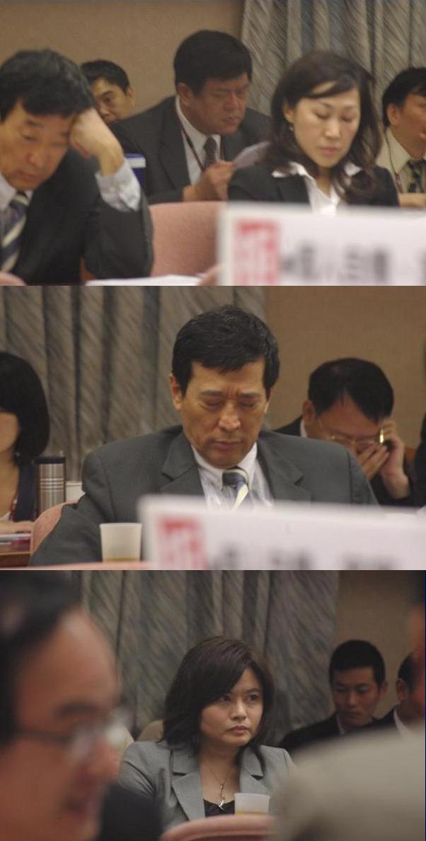 針對NCC第四屆新任委員提名人進行審查，民進黨立委以黨團動員形式，針對NCC新任委員提供資料不足一事連番砲轟，第四屆NCC委員被提名人陳元玲、虞孝成與彭心儀(由上而下)三位委員面露疲態，無奈與睡意表露無疑。圖:林靖堂攝影