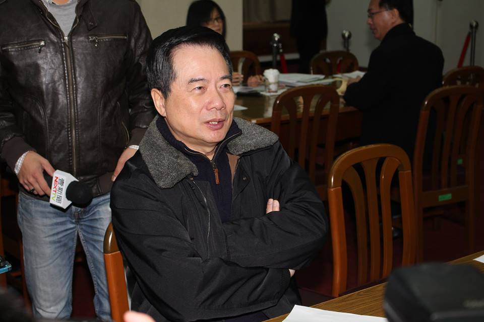 國民黨立委蔡正元今(16)日痛罵政論節目「正晶限時批」宣傳罷免案，更說主持人彭文正擔任台大新聞所教授，難怪台大排名一天比一天落後。圖：新頭殼資料照片