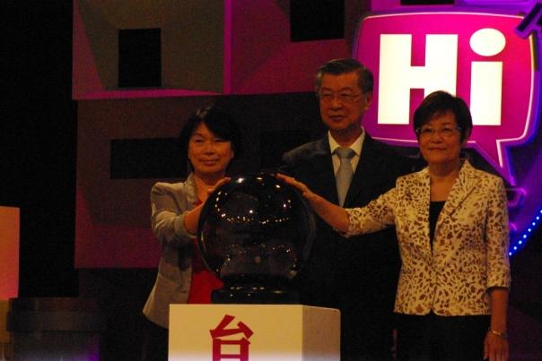 公共電視HiHD高畫質電視今（24）日舉行啟動儀式，在行政院長陳冲、文化部長龍應台與公視董事長趙雅麗等人共同見證下，宣布公視負責建置的高畫質頻道正式開播。圖：黃彥瑄/攝。
