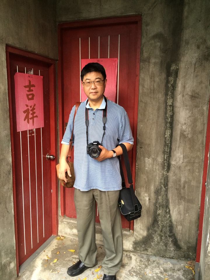 「到底要民主自由？還是要錢？」對此他指出，台灣人民兩者都要，然而要怎麼辦到，是政客的事，哪個黨能兩樣都照顧的到，就投那一黨的總統候選人。 圖：翻攝胡幼偉臉書