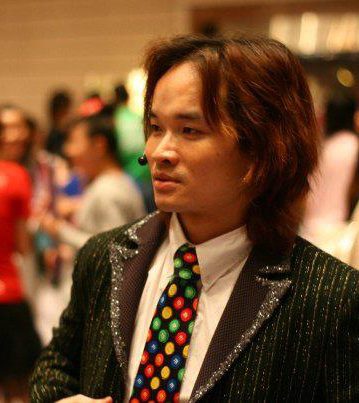 「好戲量」創團藝術總監楊秉基關注公共事務，曾經編導舞台劇《陰質教育》、獨立電影《1+1》，也支持雨傘運動。圖：翻攝楊秉基臉書