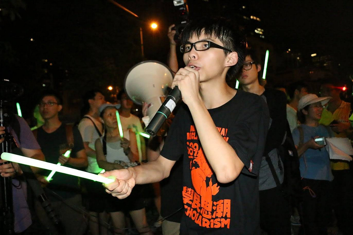 香港「學民思潮」召集人黃之鋒26日應邀前往馬來西亞參加「六四26周年系列紀念活動」，但遭拒絕入境。圖為黃之鋒2014年在香港公民運動上發表演說。圖：翻攝自「學民思潮」臉書