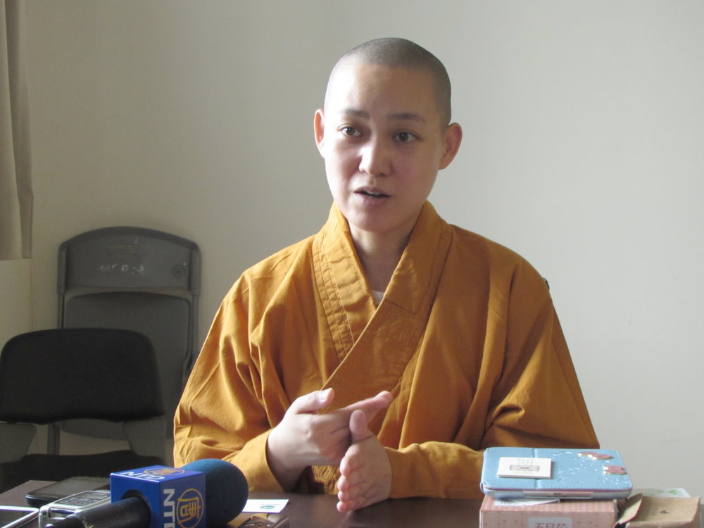 針對聖觀法師在今年5月17日遭到中共政府逮捕，弟子果實法師於7月16日來台求援，並在今(25)天召開說明會，期盼能獲得台灣宗教界的協助。圖：邱珮文/攝