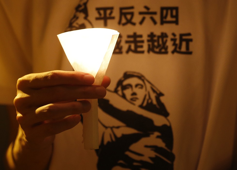 香港大學民意研究計畫的調查顯示，香港有56.1%的受訪者支持平反六四，但比率較去年減少6.7%，數字為近6年最低。圖片來源：達志影像/美聯社資料照片