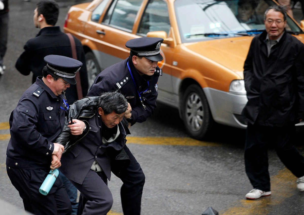上海茉莉花革命行動再現人潮，有民眾被公安逮捕。圖片：達志影像/路透社