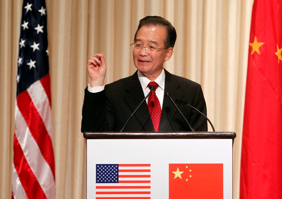 中國總理溫家寶表示，中國官員的腐敗現象令人「觸目驚心」，往後公務接待一律都只能吃工作餐，連舉辦國宴也都將只有「三菜一湯」。