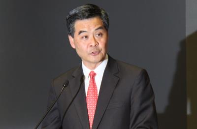 深圳市戶籍居民辦理府港簽證今(13)天起將由過去的「一簽多行」改為「一周一行」。對此，香港特首梁振英表示，感謝中央理解香港的承受問題，也感謝深圳市和廣東省的配合。圖：中央社資料照片