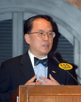 香港媒體5日引述消息人士表示，前香港特首曾蔭權上午扺達北角的廉政公署總部接受調查訊問，並隨即遭正式逮捕，並被告知將予以起訴。圖：中央社資料照片