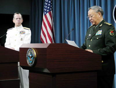 陳炳德今天與美軍參謀聯席會主席穆倫在五角大廈舉行聯合記者會，他在記者會上強調，他可以很負責任地說，在台灣附近的中國沿海地區，解放軍只有「駐防部署」，沒有「作戰部署」，更沒有「導彈部署」。圖片來源：中央社