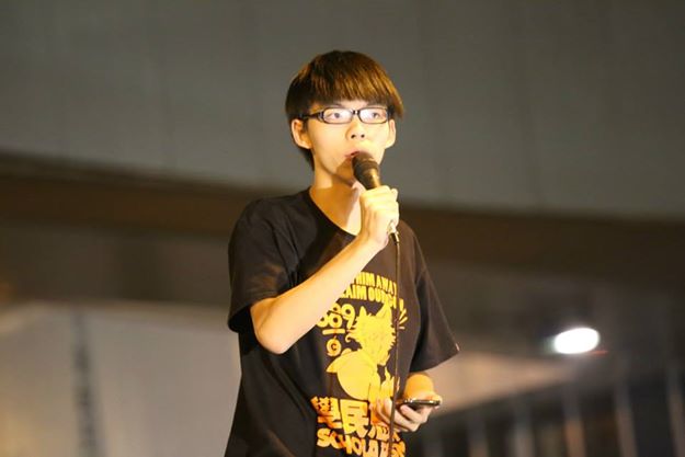 香港學民思潮召集人黃之鋒12日針對立法會選舉參選年齡，向高等法院申請司法覆核，爭取將現行參選門檻的21歲降至18歲。圖：新頭殼資料照片