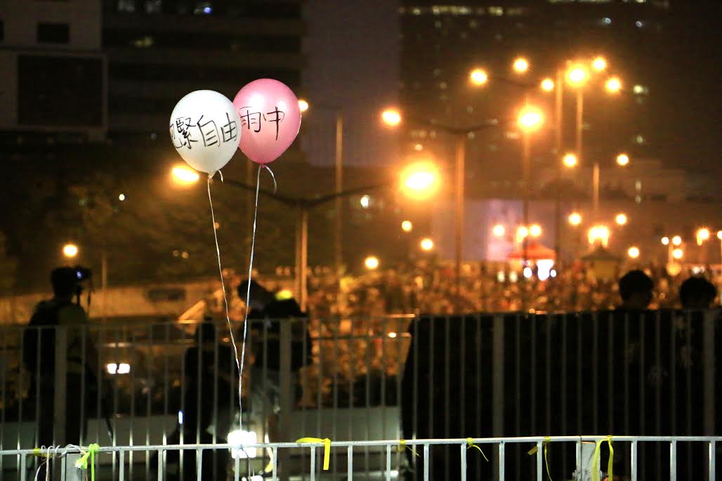 「香港公務員要真普選」組織12日在《明報》發表公開信指出，一旦立法會通過政改方案，會令香港「光輝到此」。圖：翻攝自「香港公務員要真普選」臉書