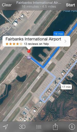 蘋果公司(Apple Inc)自家地圖應用軟體「Apple Maps」因為程式的錯誤引導，導致兩台汽車駕駛跟著地圖的路線規劃行駛時開上了飛機跑道，幸好沒有任何人員傷亡。圖2之1：翻攝自網路