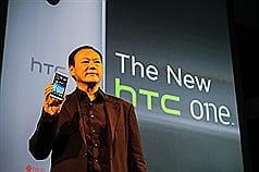 宏達電19日在倫敦與紐約同步舉行新品發表會，發表代號M7的旗艦機「新HTC One」，執行長周永明出席在台北時間19日晚上11時舉行的倫敦發表會。（照片由宏達電提供）