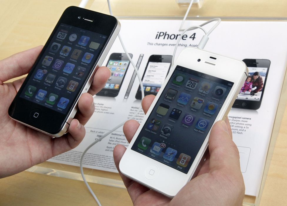 「爆怨公社」有人宣稱夾到iPhone 4，而且開機後發現真的能用。 圖：達志影像/美聯社(資料畫面)