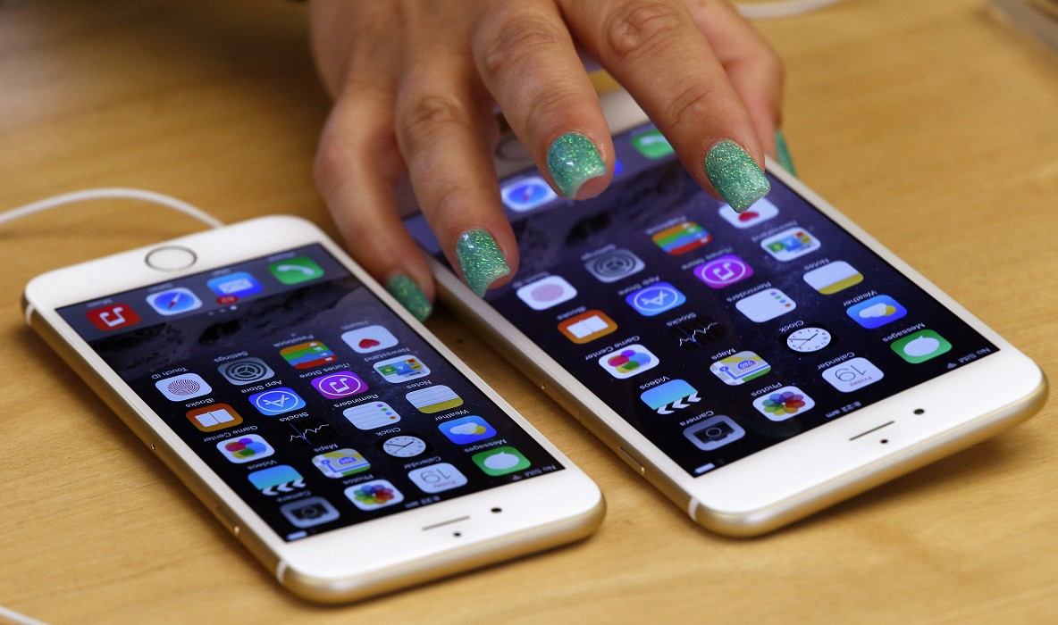 一項調查顯示，近3分之1的iPhone新買家，先前都是三星手機的用戶。圖為iPhone 6與iPhone 6 Plus。圖片來源：達志影像/路透社