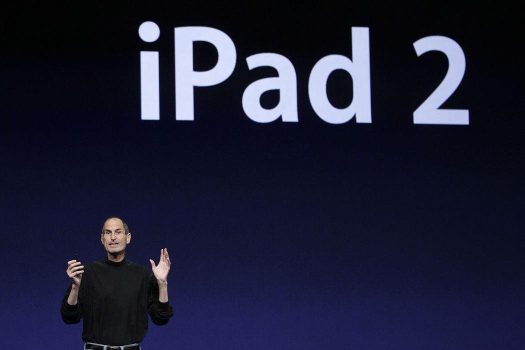 蘋果公司CEO賈伯斯(Steve Jobs)將於6日公開露面，為蘋果新的作業軟體(Mac OS)及「iCloud」服務發表演說。圖為賈伯斯在iPad2發表會上的資料照片。圖片來源：達志影像/路透社。