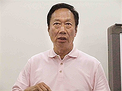 鴻海董事長郭台銘8日表示，能不能採用華為的網通設備，希望國家通訊傳播委員會（NCC）在1週內給清楚的答案。圖：中央社