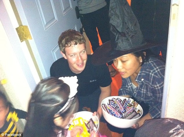 社交網站Facebook 遭曝有安全漏洞，連創辦人祖克柏不對外公開的私人照片也被網友駭出曝光。圖片：翻攝自網路。