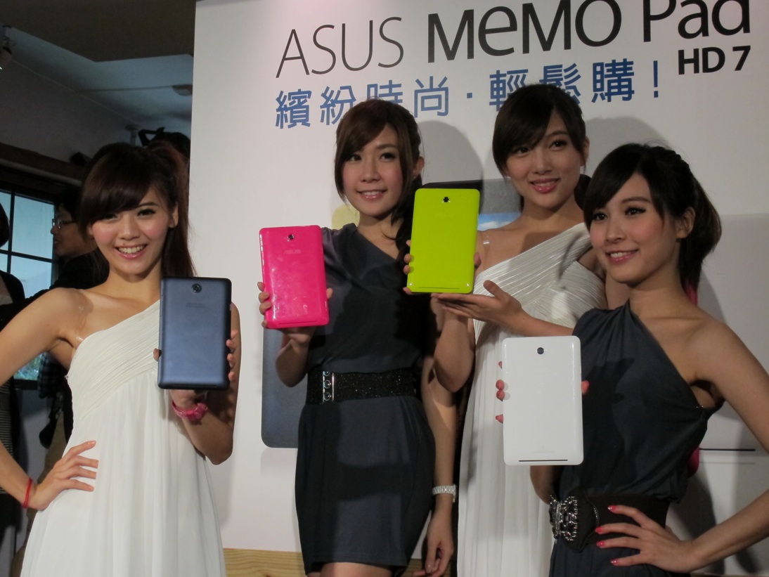 華碩推低價平板電腦MeMo Pad HD7，有4種顏色訴求如不同的冰淇淋一樣繽紛，而且售價低廉，人人都可以享受。圖片來源：胡華勝/攝。