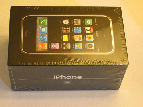 這盒未拆封的第1代iPhone，標價1萬美元。圖片來源：eBay。