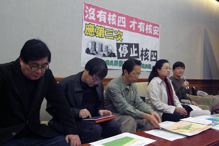 外傳馬總統下令黨籍立委全面護航核四預算，田秋堇今天上午在立法院召開記者會，再次呼籲馬總統以民意為念，儘速停止宛如無止盡錢坑的核四工程。圖：楊宗興/攝