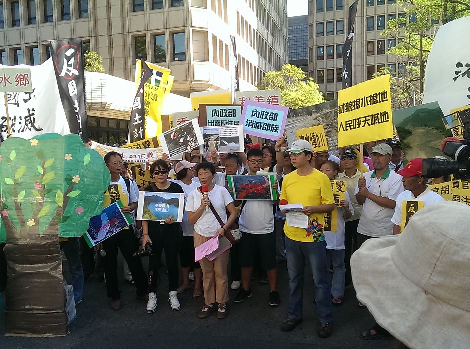 數10個環保團體今(14)日下午於內政部前舉行「914護山林反修法」抗議行動。圖：莊崇暉/攝。