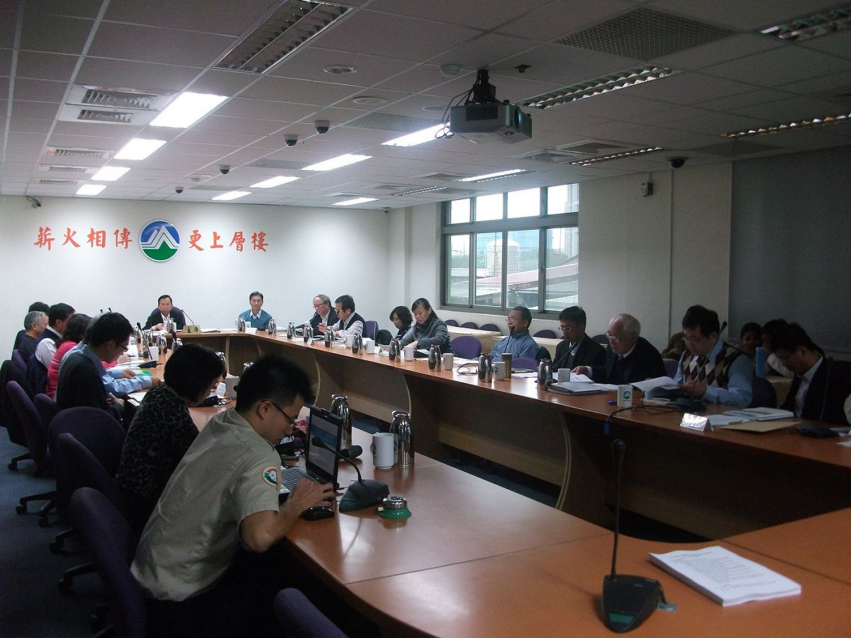環保署於今(3)日上午召開226次環評大會，將台塑六輕工安意外環境調查報告列入議案，最終環評大會修正通過此案。圖：涂鉅旻/攝