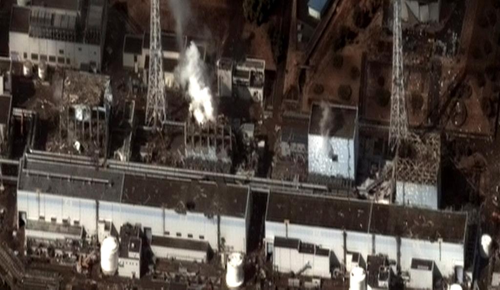 2011年311大地震後，從衛星拍攝的福島核電廠起火情景。（資料照） 圖：達志影像 / 路透社