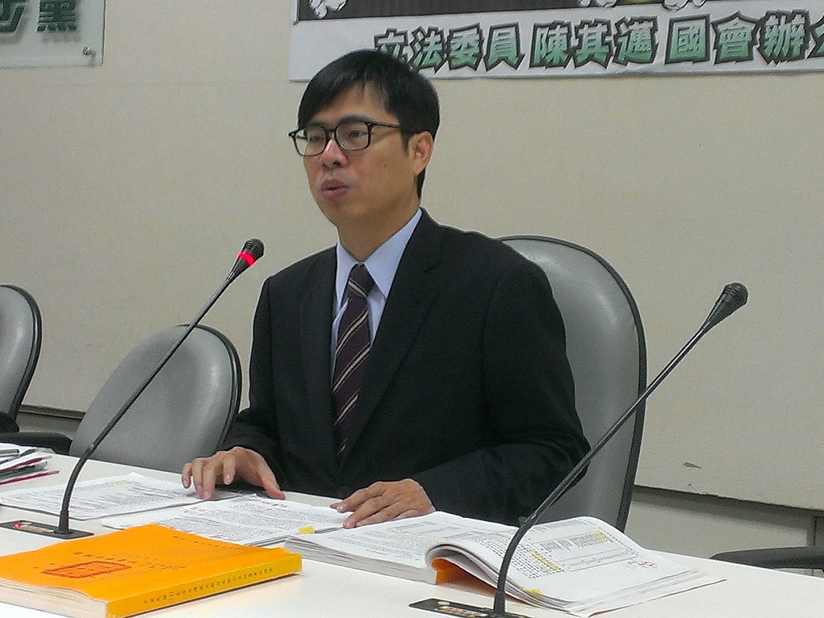 民進黨立委陳其邁2日質疑，台電挪用核安預算到人事、工程費上。圖：周思宇/攝