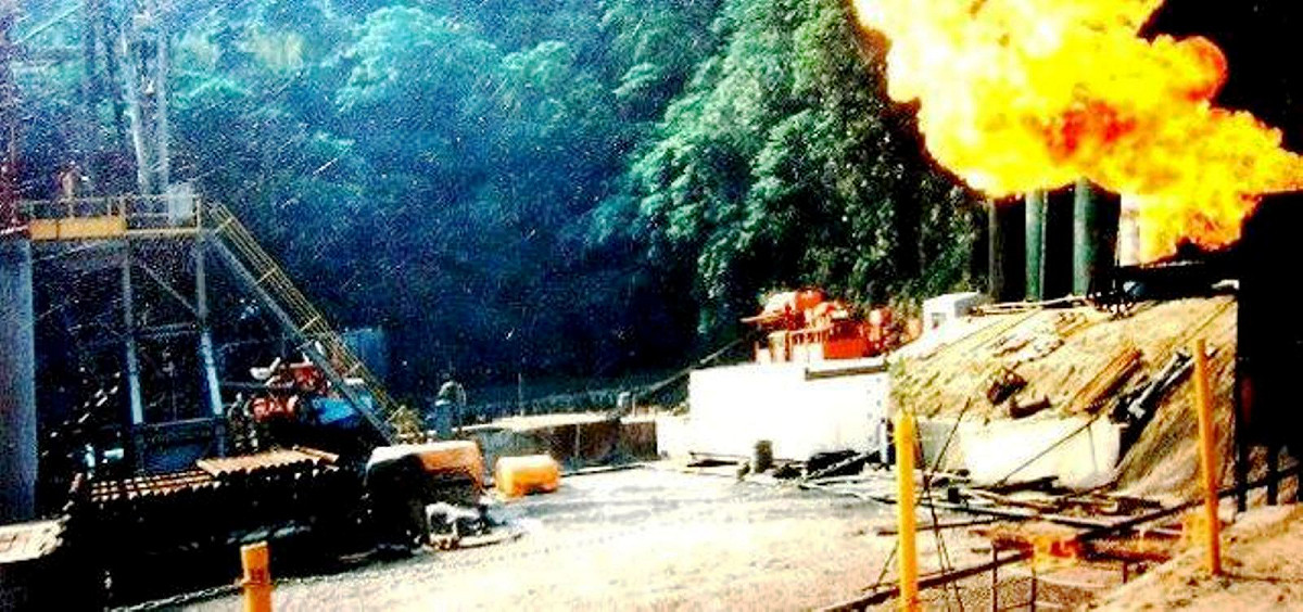 寶山3號油井過去時常發生伴產水外洩造成客雅溪上游溪魚死亡，加上油氣已盡而被廢井。圖片來源：陳權欣/攝。