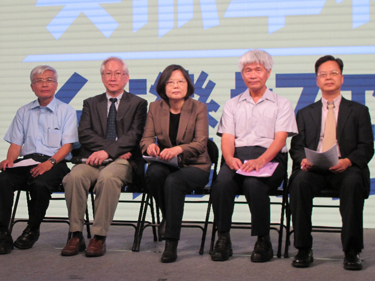 民進黨總統參選人蔡英文18日表示，綠能電價調整會是產業界能接受的範圍。圖：林朝億/攝