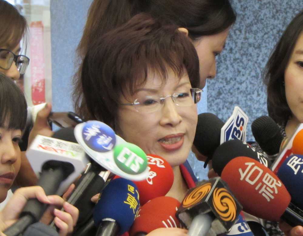 國民黨總統參選人洪秀柱14日上午拜會宜蘭拜訪蘇澳區漁會幹部與漁民時，承諾當選總統後，不會將核廢料放在宜蘭。圖：新頭殼資料照片