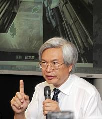 國民黨立委邱文彥（圖）4日在立法院記者會中表示，台灣核電廠緊鄰都市、斷層帶等地，風險極高，若核四
工程安全堪慮，應思考退場機制，甚至「認賠殺出」。圖片來源：中央社